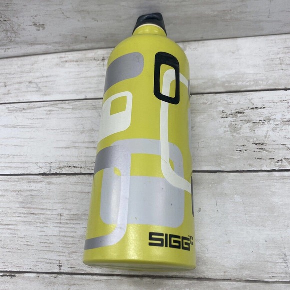 Authentic SIGG Swiss Made 1.0 Liter Aluminum Water Bottle Cool Pattern, Gorman - Picture 9 of 12